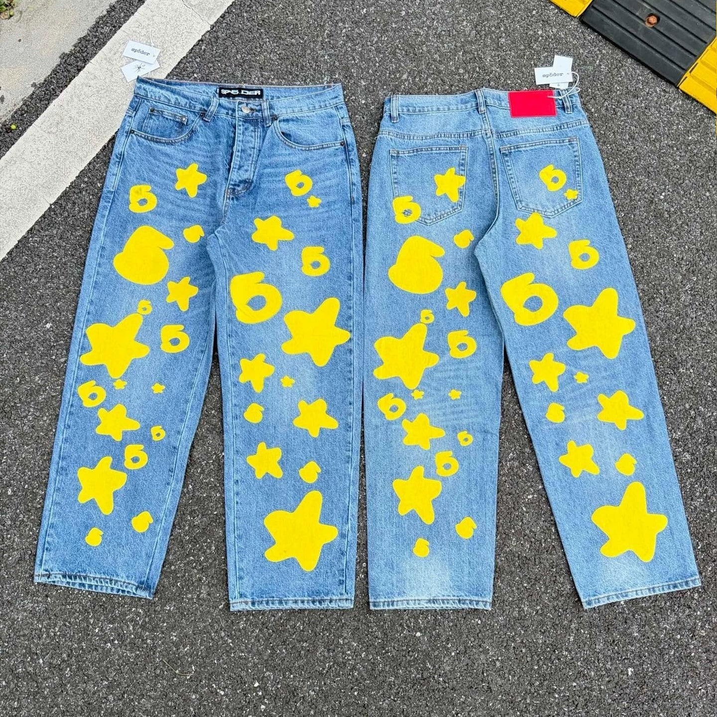 sp5der Yellow Star & Number‑6 Print Light‑Wash Baggy Jeans